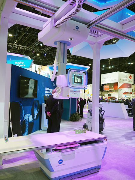 新製品の天井走行式撮影装置「KDR Flex」も動態撮影に対応