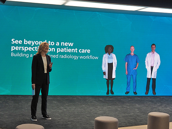 RSNAバーチャルブースと融合したステージ