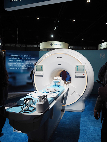 最先端の3T MR装置「MR7700」を初展示