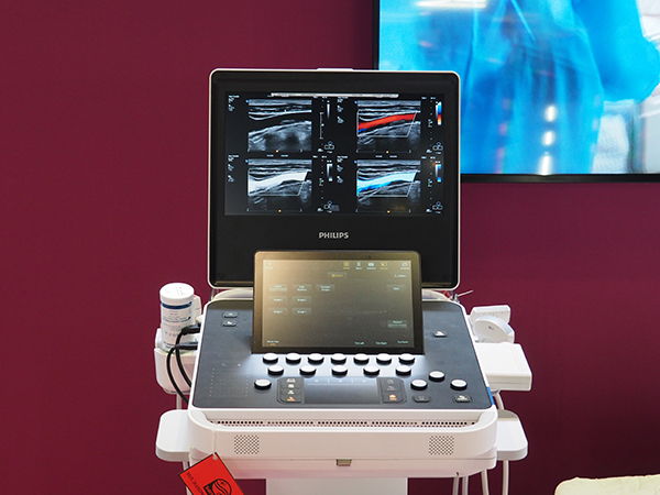 新たに発表された「Compact 5000」シリーズ（薬機法未承認）