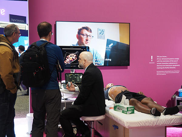 デモンストレーションで性能をアピール