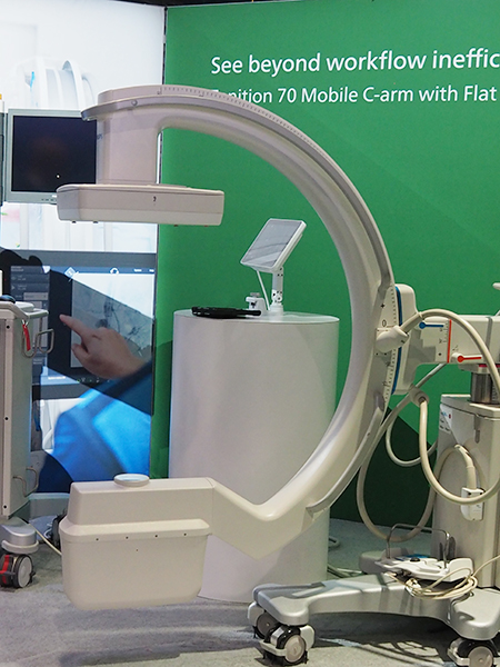 X線透視診断装置「Zenition 70」。搭載している検出器は30×30cmサイズ。