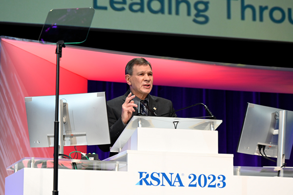 大会長のMatthew A. Mauro M.D.