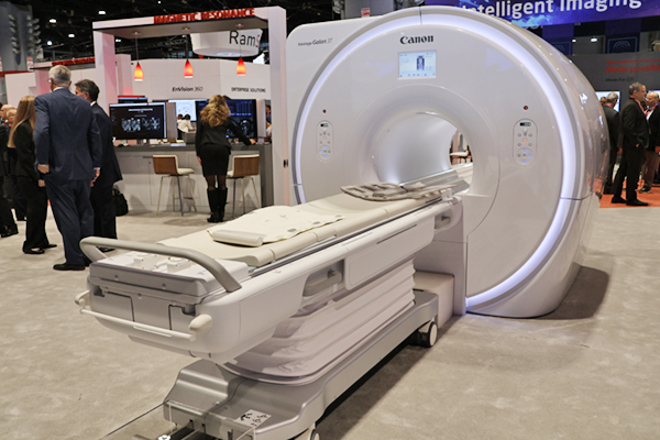 PIQEを実装した3T MRI「Vantage Galan 3T」をアピール
