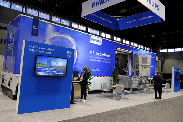 展示ホール内で紹介されたMR搭載車両