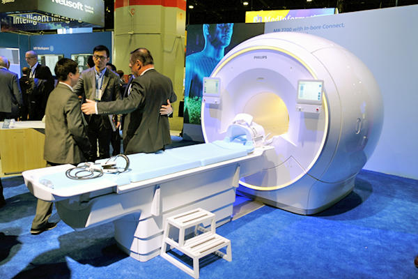 研究・臨床用途で展開が進む3Tの最上位機種「MR7700」