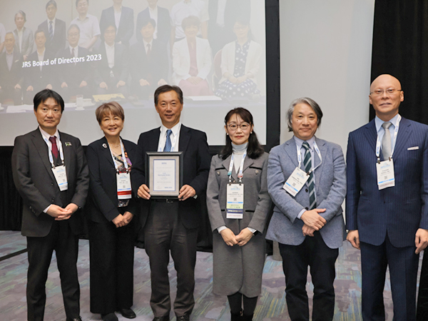 モデレータと登壇者による記念撮影