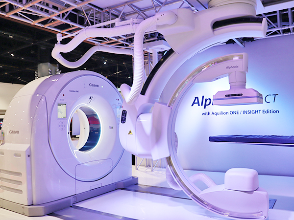 Aquilion ONE / INSIGHT EditionがアンギオCT「Alphenix 4D CT」に採用され高精細画像と低被ばくで手技をサポート