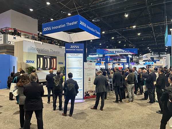 Innovation Theaterで関心を集めたフォトンカウンティングCTのプレゼンテーション