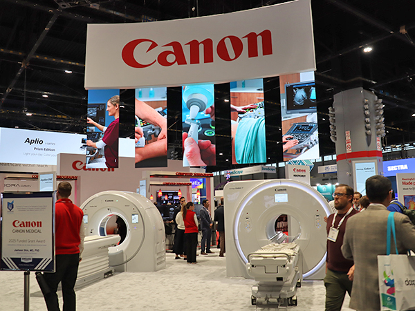 プロダクトエリアではフラッグシップ装置など最新製品を紹介