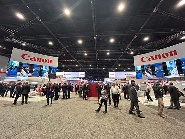 North Hallの中央通路から見たブース全景