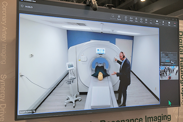 ショールームから中継されたSCENARIA View Focus Editionの撮影の様子。AutoPositioningによる再撮影防止機能が実感できる。