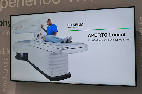 オープン型0.4T装置「APERTO Lucent」