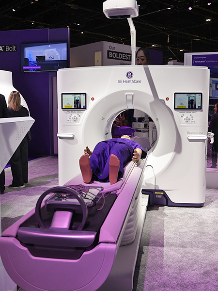 True Definition DL（薬機法未承認）が搭載される予定の「Revolution APEX」