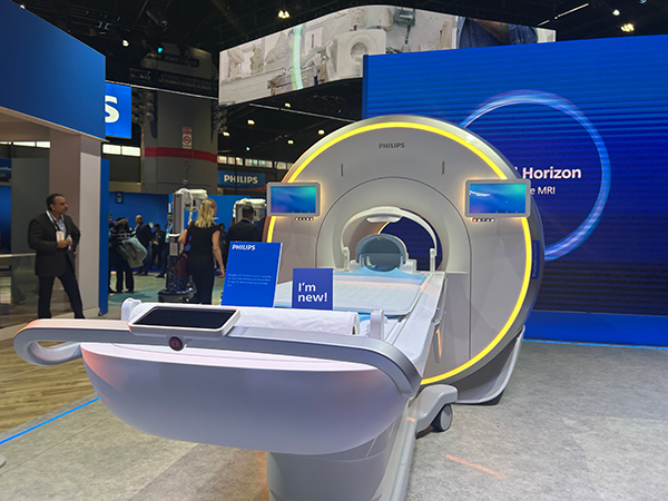 世界初の3.0TヘリウムフリーMRI「BlueSeal Horizon」（510 k Pending，薬機法未承認）