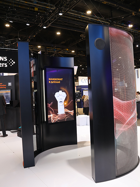 ブース内に設けられた造影マンモとトモバイオプシーのプレゼンコーナー