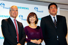 左からシーメンス・ジャパン（株）クリニカルプロダクト事業本部常務執行役員事業本部長のマーク・フリント氏，木佐氏，平川氏