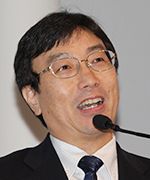 山本章雄 氏（取締役社長）