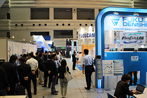 展示会場にはデバイスや動画像システムなど35社が出展