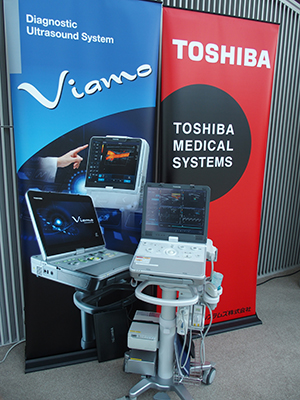 東芝メディカルシステムズ（株）モバイル型装置の「Viamo」を紹介。