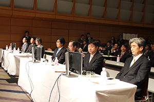 CT部門審査員。右から興梠征典 氏（産業医科大学），粟井和夫 氏（広島大学），吉岡邦浩 氏（岩手医科大学），陣崎雅弘 氏（慶應義塾大学），辻岡勝美 氏（藤田保健衛生大学），中屋良宏 氏（静岡がんセンター），山口隆義 氏（華岡青洲記念心臓血管クリニック）