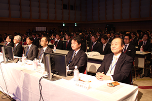 MR部門審査員。右から似鳥俊明 氏（杏林大学），阿部　修 氏（東京大学），扇　和之 氏（日本赤十字社医療センター），小林邦典 氏（杏林大学），川光秀昭 氏（鳥取大学医学部附属病院），和田博文 氏（済生会熊本病院）