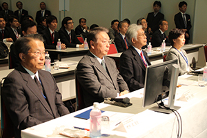 超音波部門審査員。左から竹中　克 氏（日本大学板橋病院/東京大学医学部附属病院），遠田栄一 氏（国際医療福祉大学），松尾　汎 氏（松尾クリニックほか），平井都始子 氏（奈良県立医科大学）