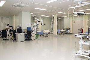 救急センターの初療室は，災害発生時などはトリアージ室となる。