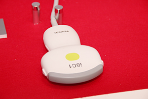 9mm幅の体表接触面により，スムーズな肋間走査が可能なプローブ 「i8C1 PVI-475BT」9mm幅の体表接触面により，スムーズな肋間走査が可能なプローブ 「i8C1 PVI-475BT」