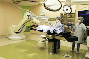 ハイブリッドERでの緊急処置訓練も行われた