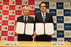 合意書にサインを交わした，石毛博行 理事長と山本修三 理事長