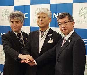 AIを活用した診療支援に取り組むNECの山田昭雄氏（左），KNIの北原茂実氏（中央），NECの中俣　力氏（左）