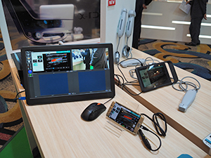 NTTドコモと提携した遠隔画像転送システムを展示