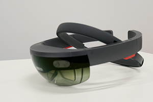 複合現実のためのヘッドマウントディスプレイ「HoloLens」