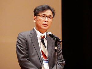 APAMI2020開会式で挨拶する中島直樹APAMI2020大会長