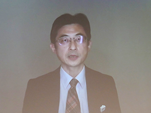 Vscan Airによる遠隔医療や遠隔教育への活用を説明する亀田　徹氏