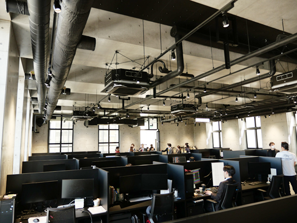 ITs棟3階のAI研究者フロア。メディカルAIブランド「REiLI」として展開する医療AIを生み出す技術開発を行うスタッフがそろう。