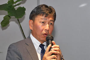 挨拶に立つ加藤浩典 氏（代表取締役社長）