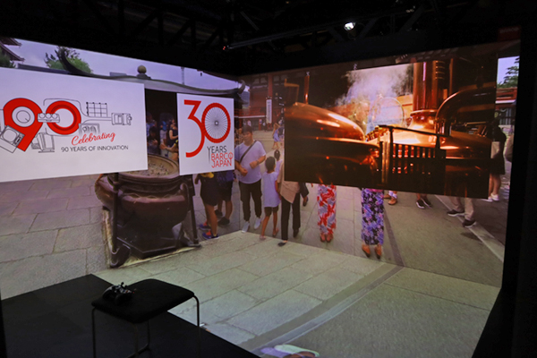 4Kの新プロジェクタを採用した3D VR Caveコーナー