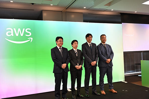 写真左から五島　聡 氏（浜松医科大学），山本昌司 氏（第一三共），堤　浩幸 氏（アマゾン ウェブ サービス ジャパン），大場弘之 氏（アマゾン ウェブ サービス ジャパン）
