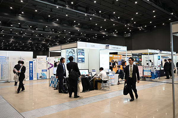 100社を超えた企業展示