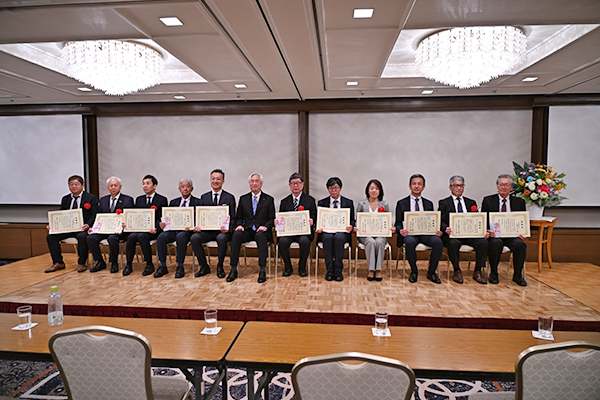 2026年度JIRA会長表彰式の記念撮影
