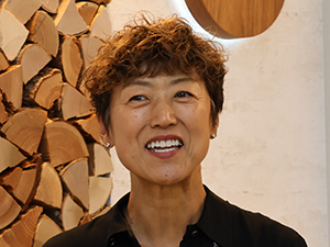 安部美佐子 氏（代表取締役社長）