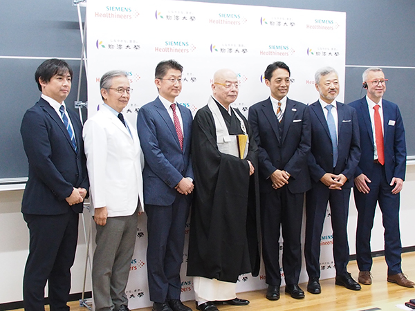 開設記念シンポジウムの登壇者