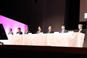 CT部門審査員。右から興梠征典 氏（産業医科大学），粟井和夫 氏（広島大学），吉岡邦浩 氏（岩手医科大学），陣崎雅弘 氏（慶應義塾大学），辻岡勝美 氏（藤田医科大学），中屋良宏 氏（静岡がんセンター），山口隆義 氏（華岡青洲記念心臓血管クリニック）