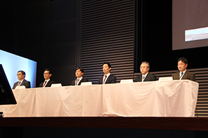 MR部門審査員。右から阿部　修 氏（東京大学），伊東克能 氏（山口大学），横山健一 氏（杏林大学），小林邦典 氏（杏林大学），小野　敦 氏（川崎医療福祉大学），和田博文 氏（済生会熊本病院）