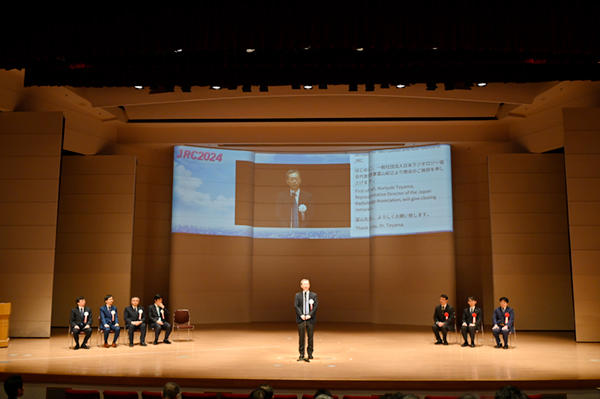 現地開催の最後を飾る合同表彰式・合同閉会式