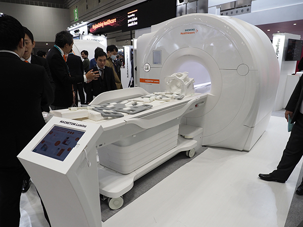 着脱式寝台と組み合わせた3T MRI「MAGNETOM Lumina」 着脱式寝台と組み合わせた3T MRI「MAGNETOM Lumina」