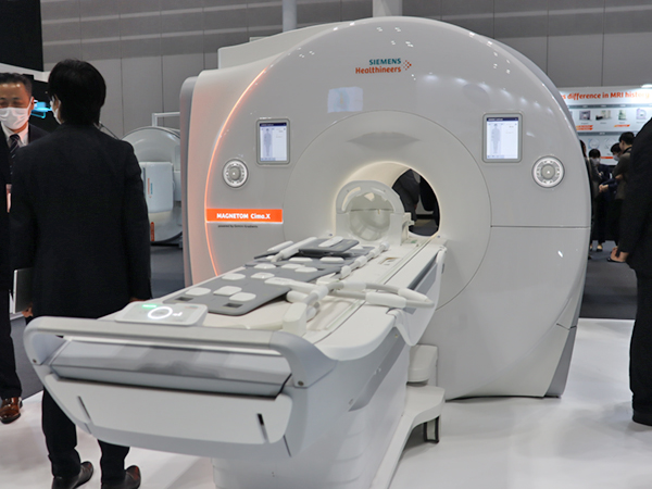 強力な傾斜磁場コイルを搭載したハイエンド3T MRI「MAGNETOM Cima.X」 強力な傾斜磁場コイルを搭載したハイエンド3T MRI「MAGNETOM Cima.X」