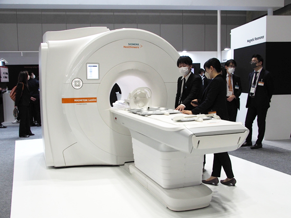 高い再現性と生産性向上を実現する3T MRI「MAGNETOM Lumina」 高い再現性と生産性向上を実現する3T MRI「MAGNETOM Lumina」